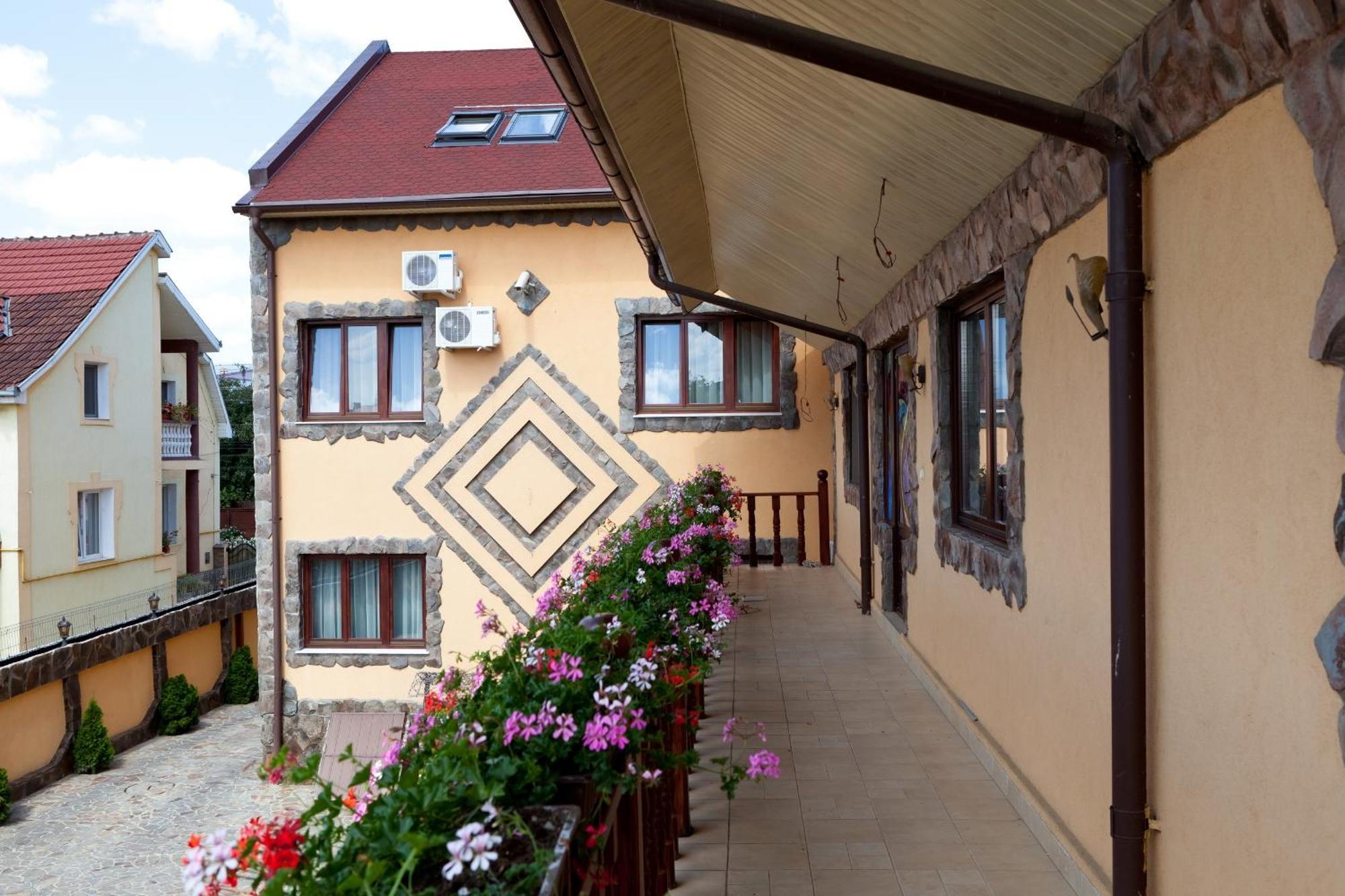 Hotel Aramia Satu Mare Exterior photo